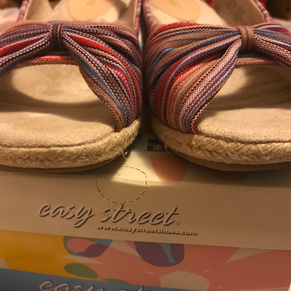Easy Street Keen II Peep Toe Middle